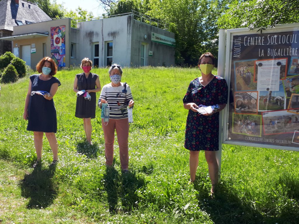 Livraison au Centre socioculturel de la Bugallière (100 masques)